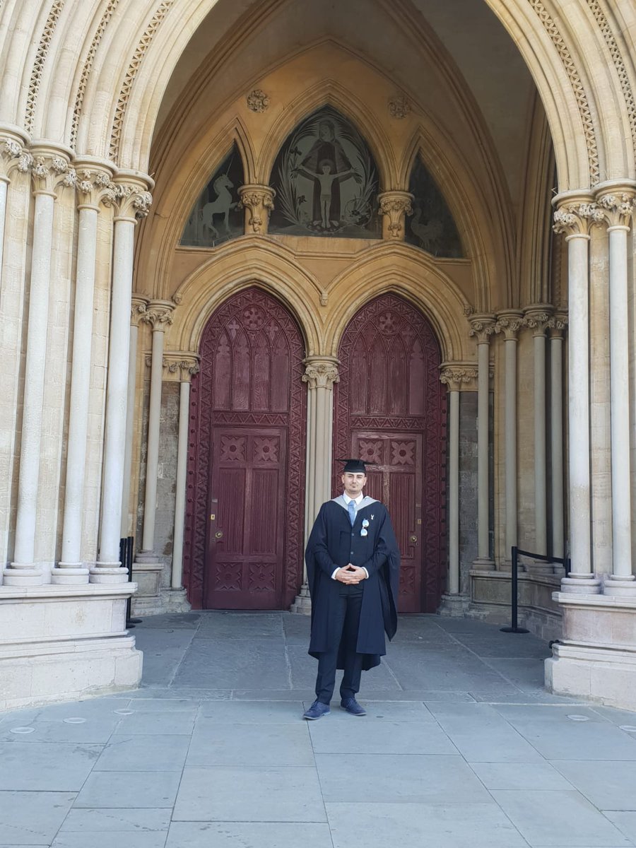 tans92x's tweet photo. Proud day Yesterday 📚❤ https://t.co/5pE5lFHwoE