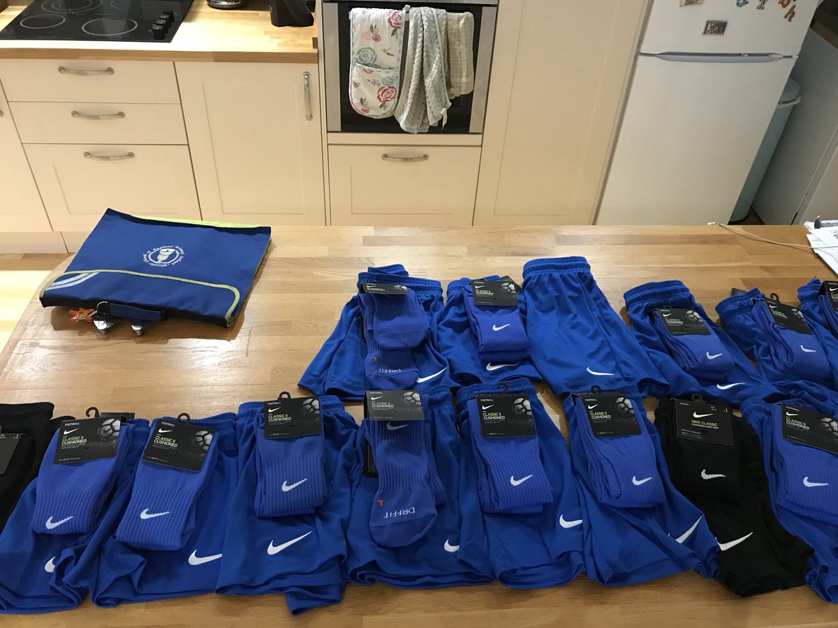 secretgrassroo1's tweet image. New season new kit!! #headcoach #kitmanager #grassroots supplied by @NikeUK @nikefootball
