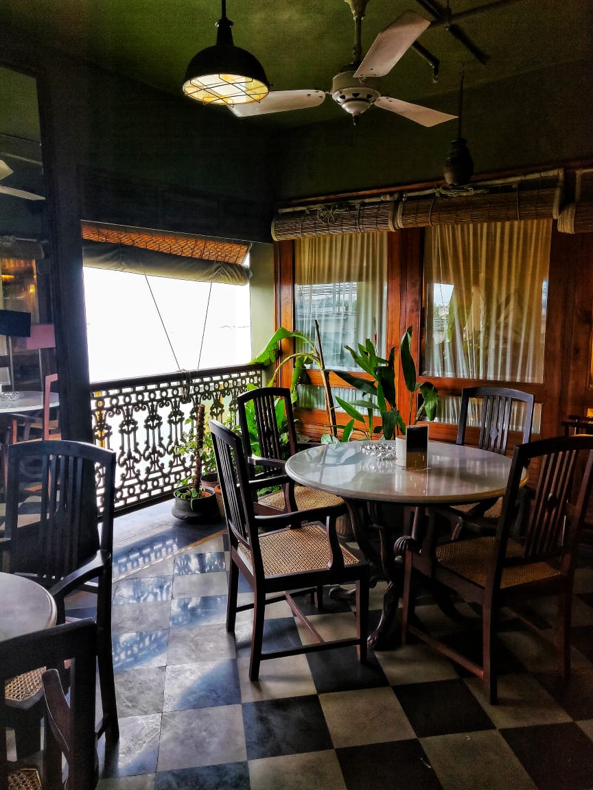 HolbrooksScott's tweet photo. a new bengali cuisine joint in Kolkata ? yes this is an extension of the famous Sonar tori in @RaichakOn_Gange by #Neotia Hospitality. I predict this going to be the talk of town soon. - https://t.co/i5xUN0PHpW
#food #foodblog https://t.co/pNwAwVuIDA