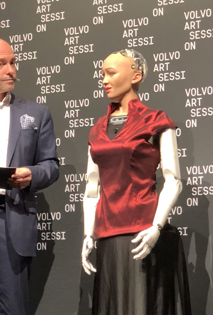 marcchallandes's tweet photo. Sophia, a social humanoid robot! But to be honest, i prefer Robocop and Terminator...much more fun and even more social😜 https://t.co/vcspLwKreB