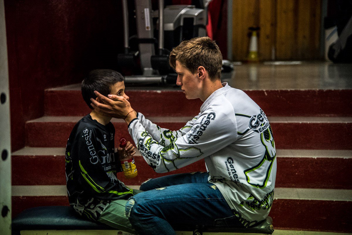 Genesis_Cycling's tweet photo. EMPATIA
Capacidad de entender las emociones ajenas, ponerse en el lugar de los demás y compartir sus sentimientos.
La empatía es el "valor de los valores" y a Arnau le sobra, mientras al resto nos falta
Foto: @paolo_penni 

@BH_Bikes @InverseTeams @BCN_esports @FundacionCruyff https://t.co/99vLJb9zek