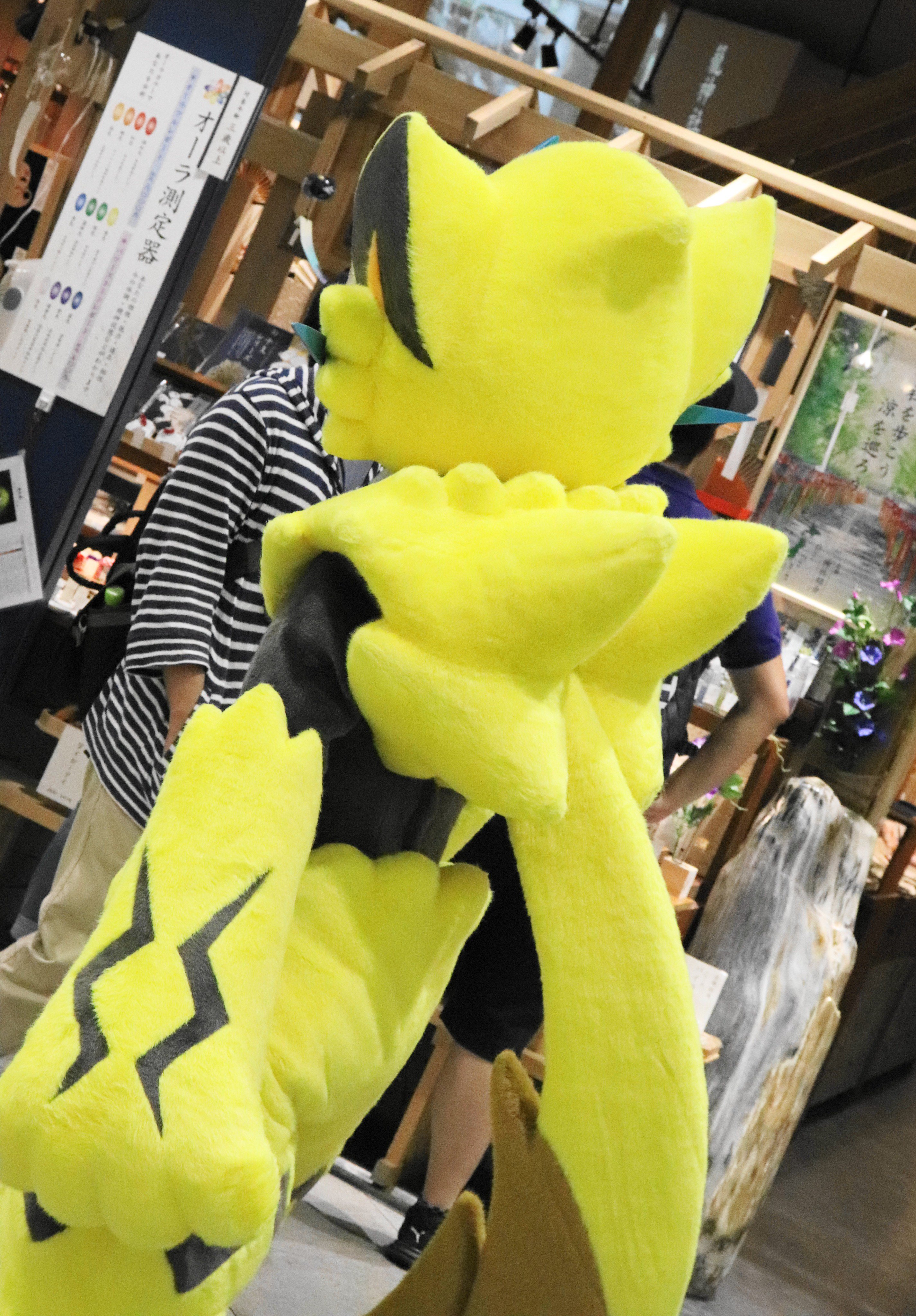 ろびん Robin Sur Twitter 等身大ゼラオラぬいぐるみかー 着ぐ ライブキャラクターのゼラオラくんなら即決してた T Co Q6mugjaywn Twitter