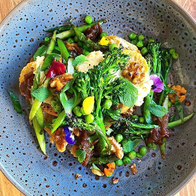 | GREEN MACHINE |
.
Artichoke hummus, chargrilled asparagus &amp; broccolini, toasted walnuts and mint on ciabatta ift.tt/2Q5Z4JP