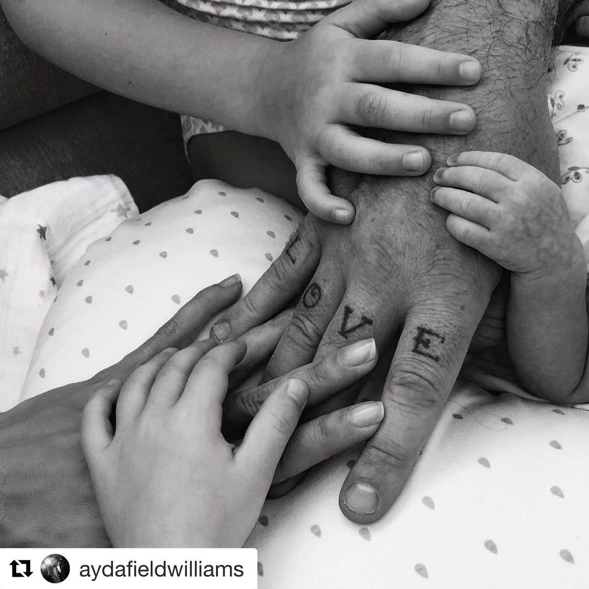 loosewomen's tweet photo. Congratulations to @robbiewilliams &amp; our Ayda who have welcome a baby girl to their family! ❤ https://t.co/W64bsImf1W