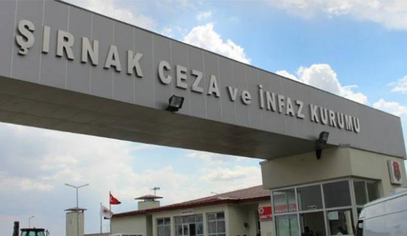 Şırnak Cezaevi'nde dün gerçekleşen açık görüşte bazı tutuklular ve yakınlarının gardiyanlar tarafından şiddete maruz bırakıldığı iddia edildi. 
via/@Jin__news