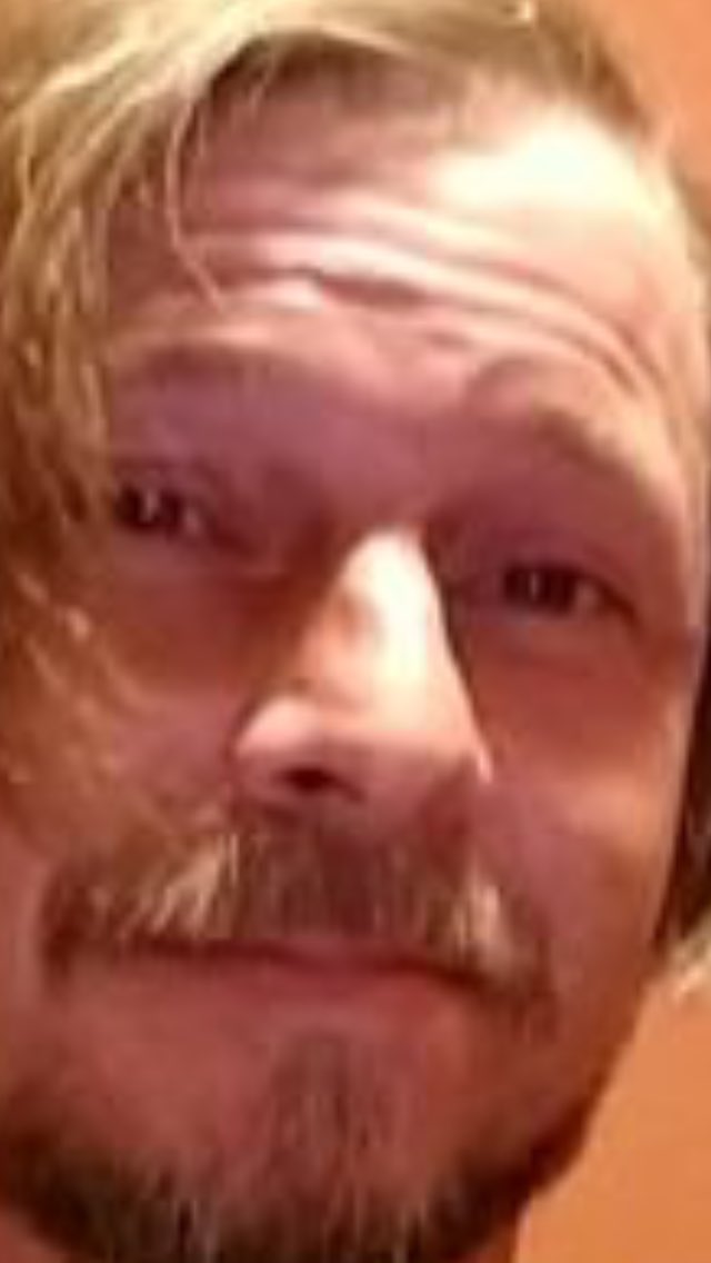 Latina4Justice_'s tweet image. Holy shit😱😳

#RunAway man with a pool stick!

#TrollBlock