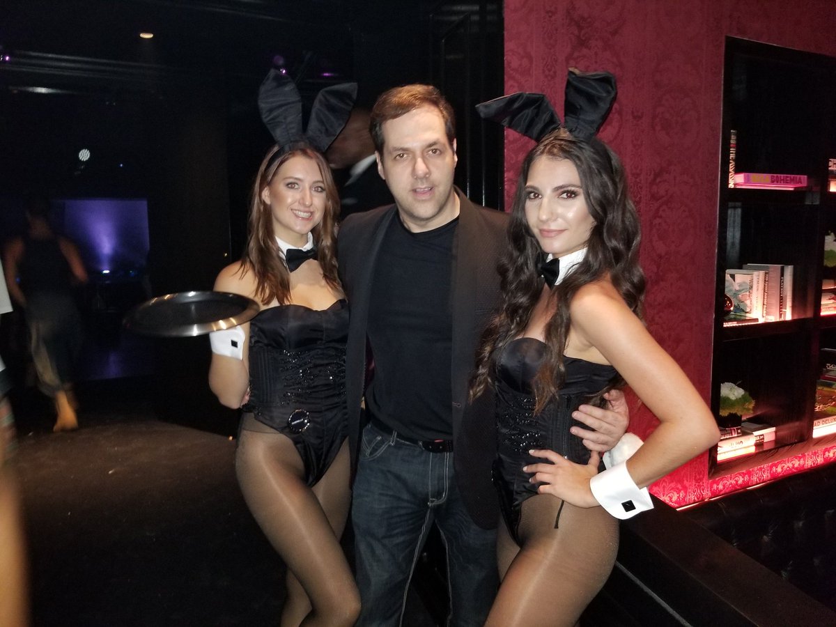 BeyondComics's tweet photo. FOLLOW ME. At @PlayBoyClub
@NewYorkFashionWeek 
 #NYFW @JEREMYSCOTT @Party
@NYFWLIVE 
#NYFW2018 #NewYorkFashionWeek #CrownePlaza #Momentum #JeremyScott
#KiaStyle360 #GraigWeich
#playboyclub #NewYorkFashionWeek2018
#beyondcomics #beyondcomicstv #playboy #rednyc #nyfwstyle #kia https://t.co/nd5QE0ZA6x