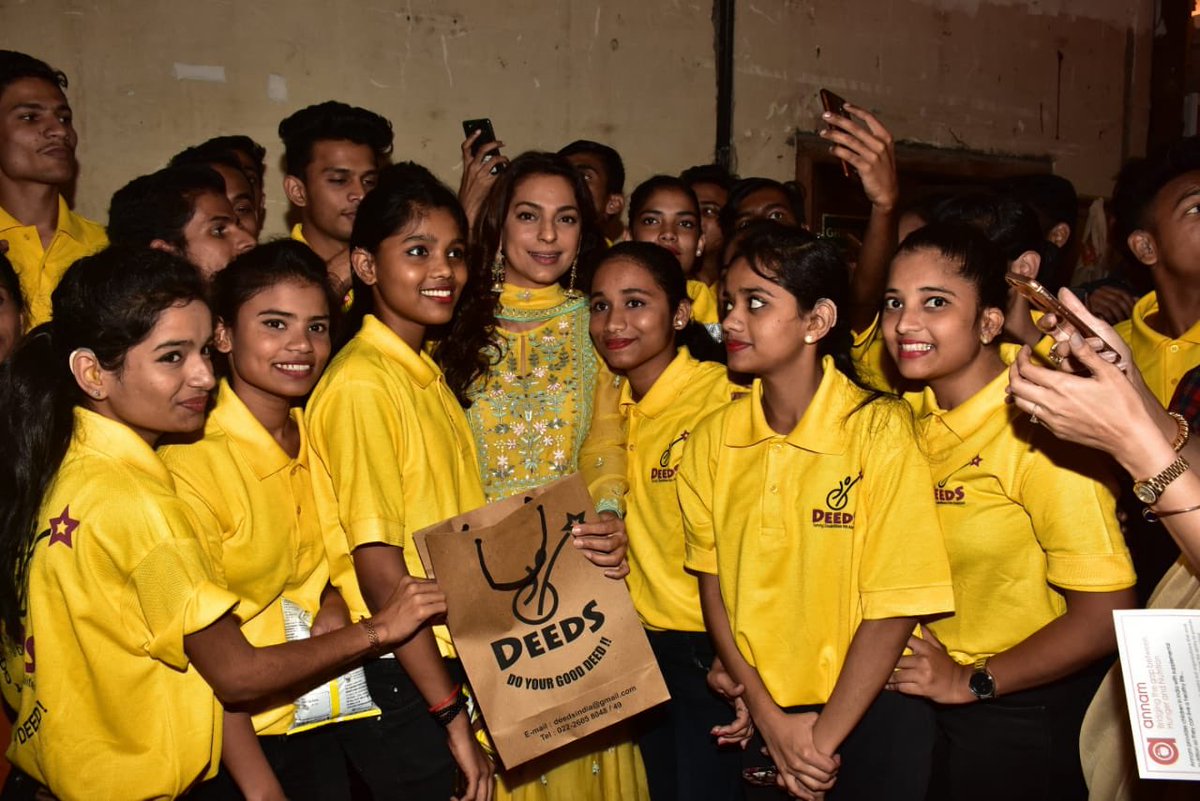 iam_juhi's tweet photo. When deeds speak words are nothing 😇 Lovely time with these immensely talented bunch of kids from the NGO that works tirelessly for the deaf &amp; mute. They put up some amazing handmade bags at the IMC Exhibition 😇 https://t.co/conkK10yew