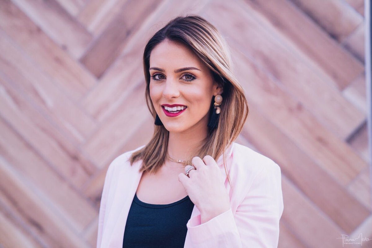 janicronje_sa's tweet image. A women can never be over educated, over dressed or overly cautious of her haircare! #FleekingFrirday @WellaPro 
#SystemProfessionalSA #systemprofessionalenergycode #luxuryhaircare #hairtreatment #harecare
👑 @TammyTaylorSA  @MrsSAPageant 
#tammytaylormrssa18