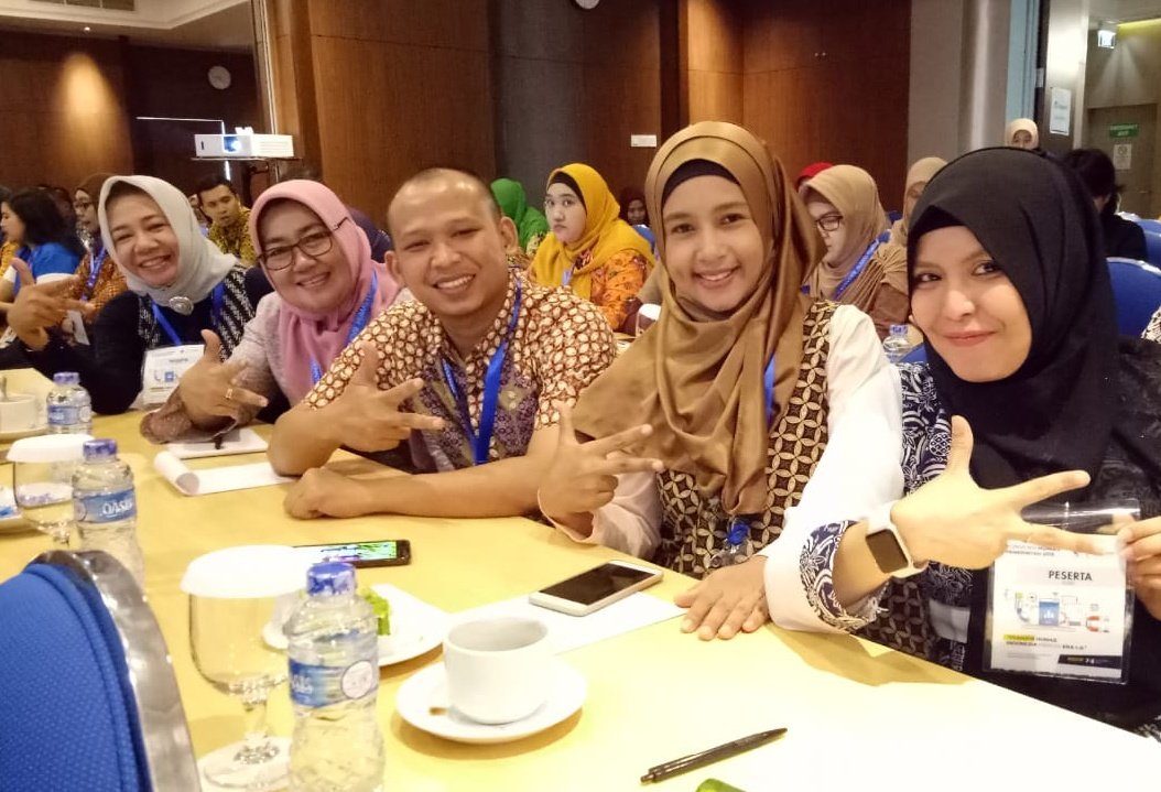 _Yetty_'s tweet photo. Konvensi Humas Pemerintah 2018
"Pranata Humas Indonesia Menuju Era 4.0". 
Bogor, 7-8 September 2018.

Seruu bingiittss....ketemu lagi dgn para Pranata Humas Pemerintah se-Indonesia 😉
@ipra_humas
#iprahumasindonesia #3thIprahumas #KHP2018 https://t.co/k3CDEj2zws