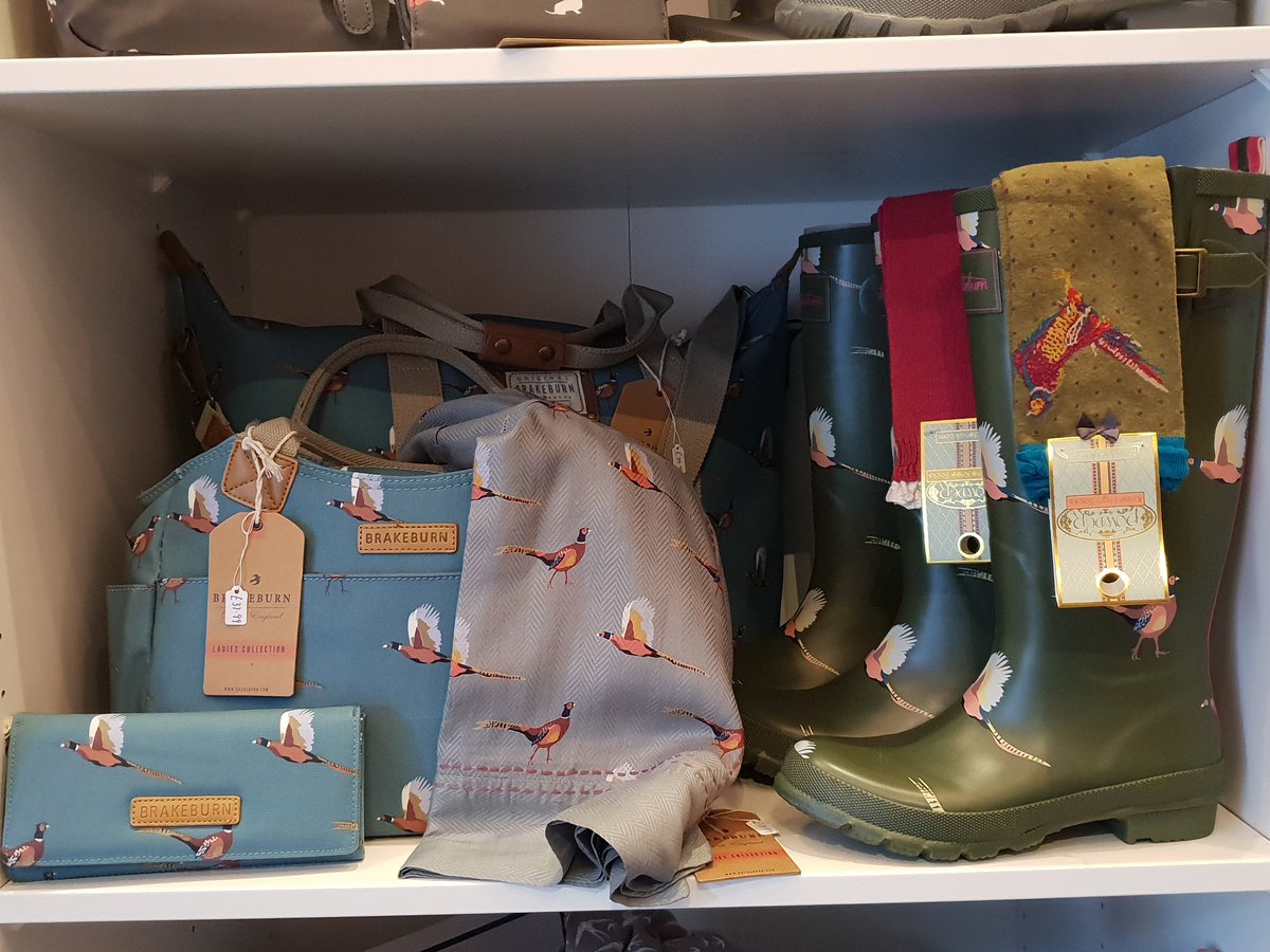 WillowBellHome's tweet photo. Have you seen our Gorgeous Pheasant Collection 👛👜🧣
From the Brakeburn  Autumn Range 🍃🍂🍁 

#willowbell #Brakeburn #pheasant #bags #travelbag #Scarves #wellies #purses #Middlewich #hartford #Holmeschapel #sandbach #davenham  #northwich #crewe #knutsford #goostrey #peover https://t.co/3n7O1BdGar