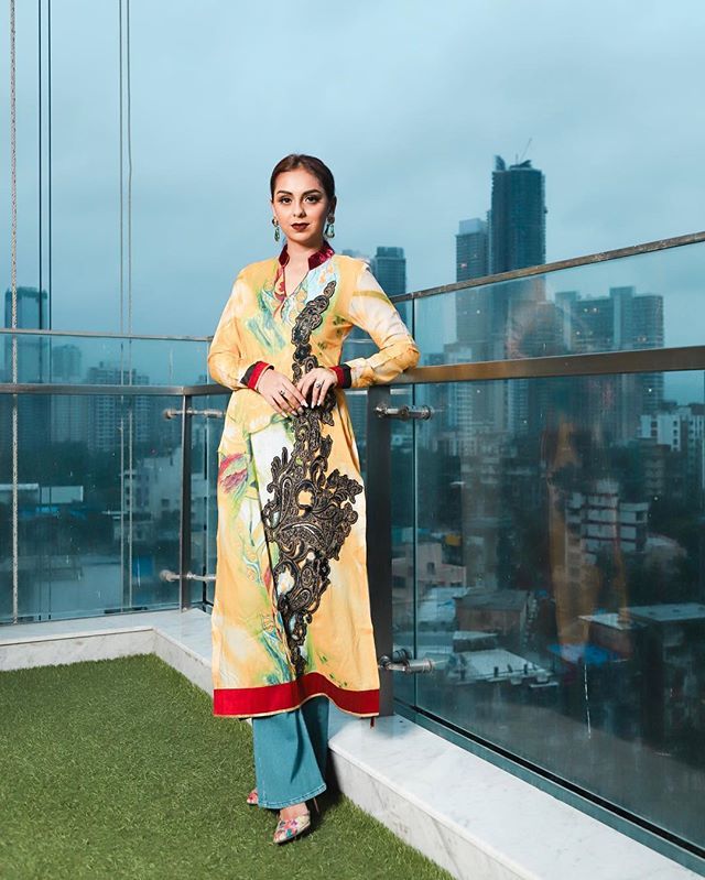 AanamC's tweet photo. Friday ๐ Canโt wait to share this Desi Girl style look book with you! #ComingSoon ๐
#WhatWhenWearVideo #WhatWhenWearGoesDesi https://t.co/1OMkOUB6Tb https://t.co/vVRuLeeuQF
