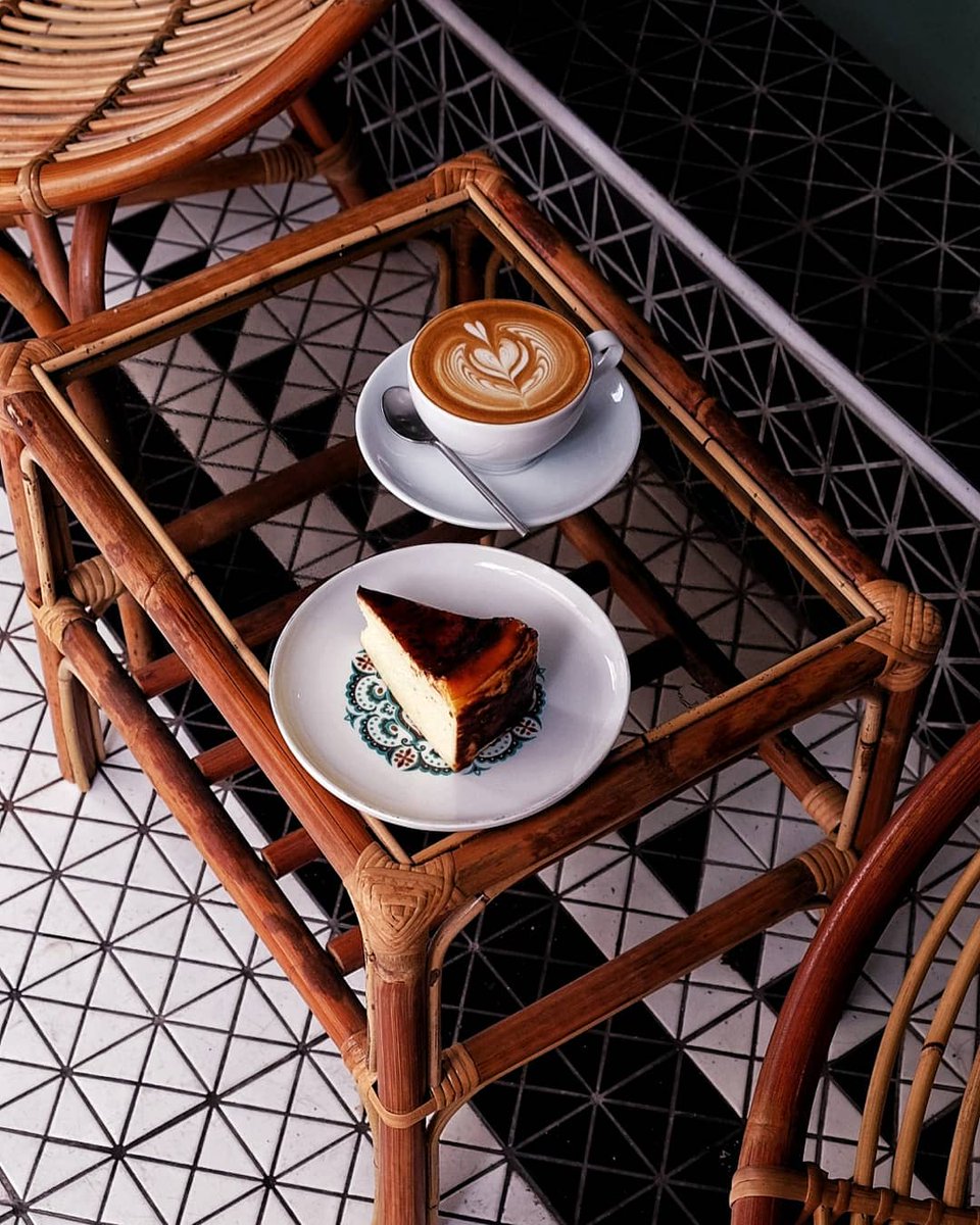 wickedyuzu's tweet photo. Sometimes all you need is a fluffy cheese cake & a big cup of #specialtycoffee .
✨🙇♀️🔥👌❤️
#kualalumpur #cafe #masfotokopi @standartmag @BBlogRT @blogginggals #travel #blogger #cafeguide @TimeOutKL https://t.co/GIFBpah5xC