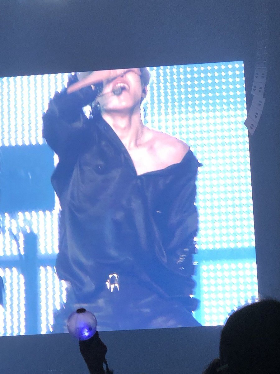 Hearts4Jimin's tweet photo. Jimin: *trends #1 in LA*
BigHit: *covers his forehead*
Jimin: B*tch you thought! You may stop my forehead, but not my accidents! βπ€
#JIMIN #μ§λ―Ό #BTS @BTS_twt
#BTSLoveYourselfTour #AlphaJimin #DomJimin #TopJimin #KingJimin
#JiminEffect #JiminAccidents https://t.co/CUW3Hm2gQc