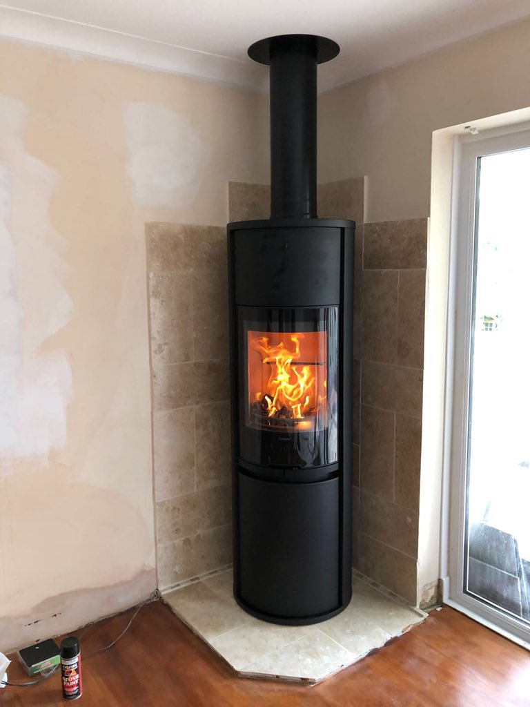 Contura 690G we installed yesterday 🔥🔥🔥@_markgriffiths <a href="/ConturaStoves/">Contura</a>