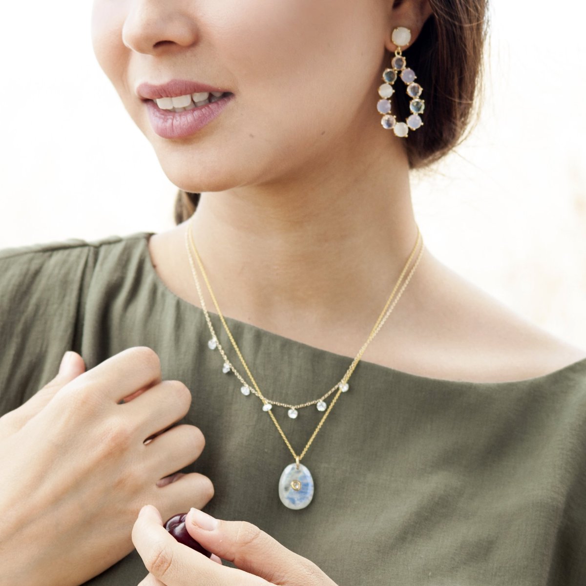 Es viernes y nuestros pendientes de piedras lo saben 😂🎉

#Chulucanas #Madrid #Joyas #verano #plata #Pendientes #aros #oro #piedras #moda #regalos #viernes #weekend #piedraluna #cuarzo