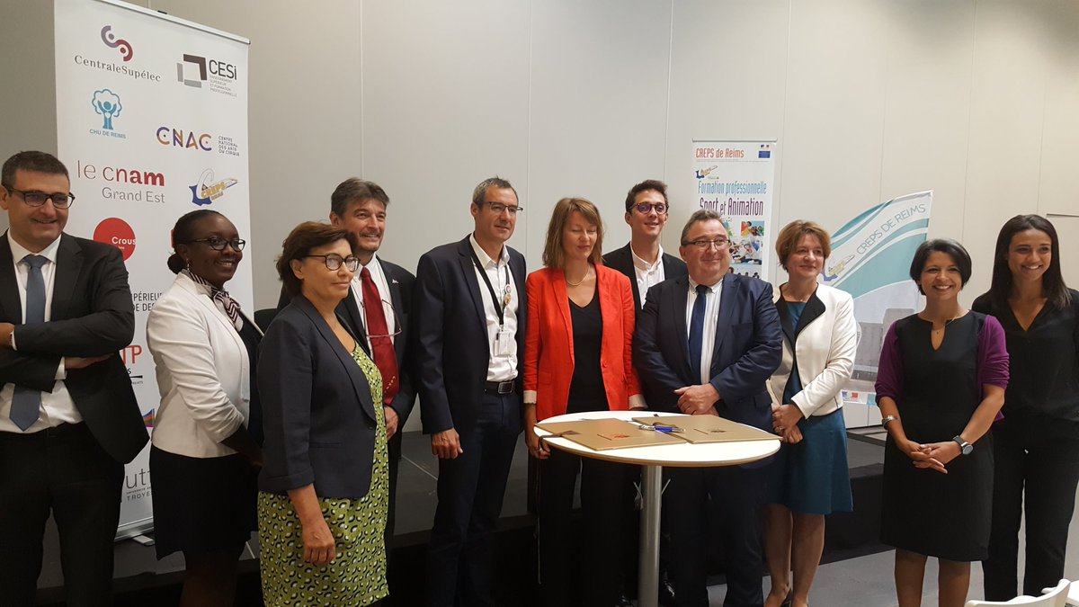 universitereims's tweet photo. L'ensemble des partenaires présents autour de la signature de la convention @GuillaumeGelle @Crous_Reims #CREPS #CNAC #IRTS @NEOMAbs_Reims #ESTParis #agroparistech https://t.co/dZDdp9jn5Q