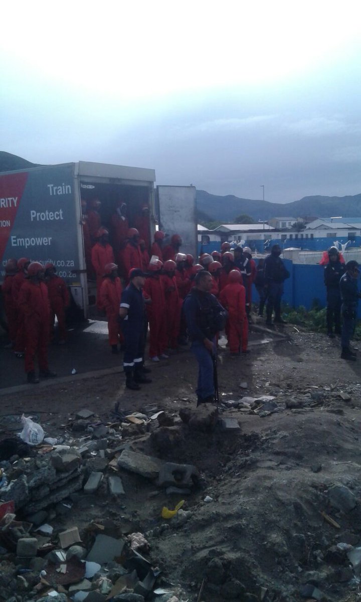 In a joint operation - Red Ants, Law Enforcement abd SAPS gearing up to demolish additional illegal structures put up overnight #Hermanus