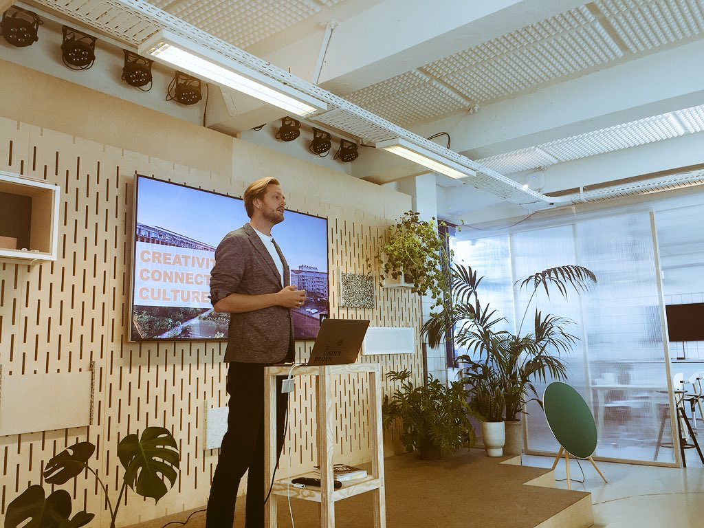 CPH is aiming to pledge as a #fabcity says <a href="/MCKHolst/">Mikkel C.K. Holst</a> from <a href="/koebenhavner/">Københavner</a> at #DistributedDesignSummit <a href="/techfestivalcph/">Techfestival.</a> with @underbroenCPH @designcentret <a href="/fabcityglobal/">Fab City Global</a> @DDMPEU