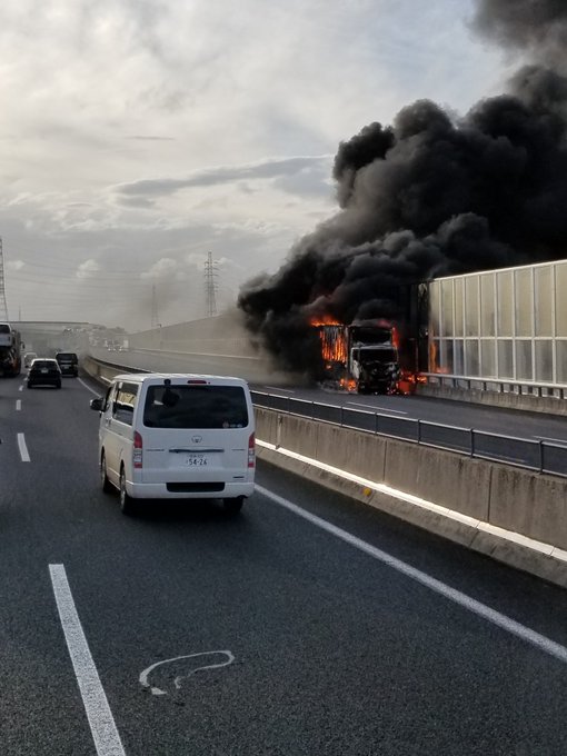 車両火災 伊勢湾岸道 上り 豊明ic付近でトラックが炎上する車両火災 豊明ic 豊田南ic 通行止め まとめダネ