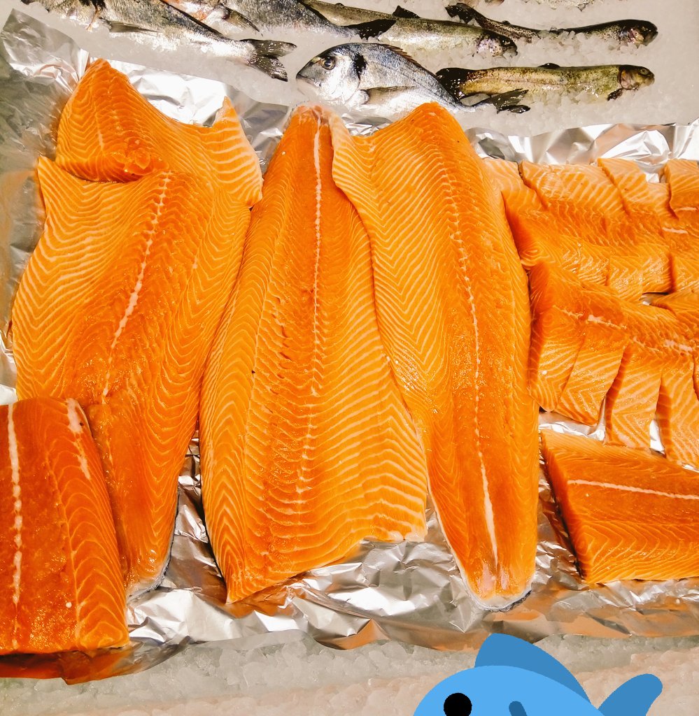 CMLesRousses's tweet photo. **EXCLUSIVITÉ**

Chers followers, 

Aujourd'hui,  profiter d'un filet de saumon splendide à 12€50 le kilo!  

De plus,  une recette vous sera offerte à l'accueil du magasin. 

N'hésitez pas à venir nous voir!!  

#provencia #poissonsfrais
#CARREFOUR #lesrousses https://t.co/bMBxFWrSus