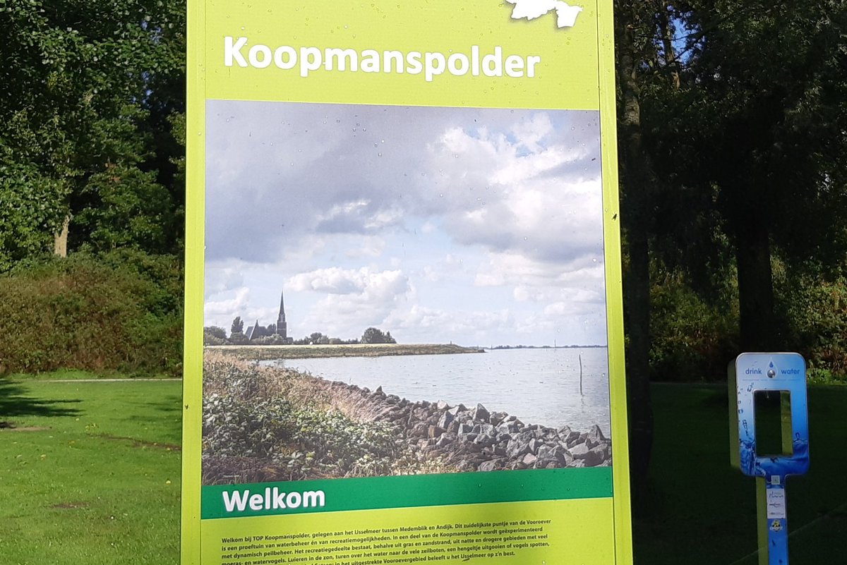 Parallelle processen. Terwijl <a href="/RecreatieschWF/">Recreatieschap WF</a> vergadert over Het Vooroevergebied wandel ik in de Koopmanspolder en is collega outdoorblogger <a href="/antospaan/">Antonette Spaan 🌿</a> onderweg in de Vooroever en Grote Vliet. #visitmedemblik #outdoorbloggersmedemblik #rijkaanverhalen #reawf18