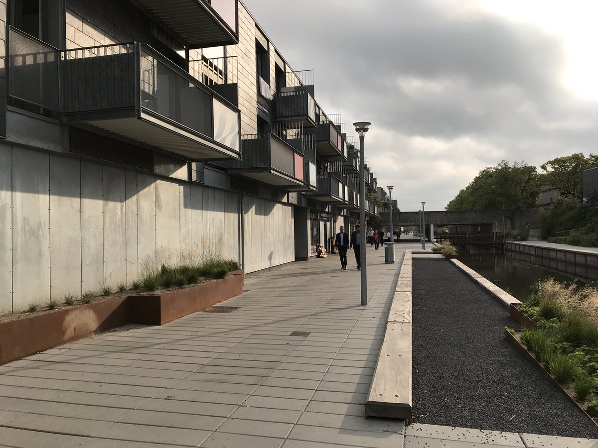 LeegstandNb's tweet photo. Bezoek aan Albertslund, middelgrote stad die in slechts 10 jaar tijd werd gebouwd, maar 30 jaar later kampt met vergrijzing, leegstand, veranderde woonbehoeften en enorme transformatieopgave. 1/2 https://t.co/1Ig3CBDjK0
