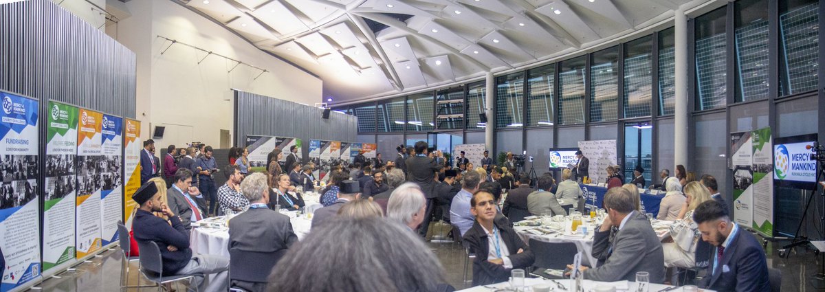 TheTrueIslamUK's tweet photo. #Ahmadiyya Muslim Youth Association UK's #Mercy4Mankind Charity Cheque Presentation took place at City Hall, London. The Community managed to raise over 1 million pounds this year, for various British charities.

Serving humankind is an integral teaching of Islam.
#FridayFeeling https://t.co/jRxnkTOgGk