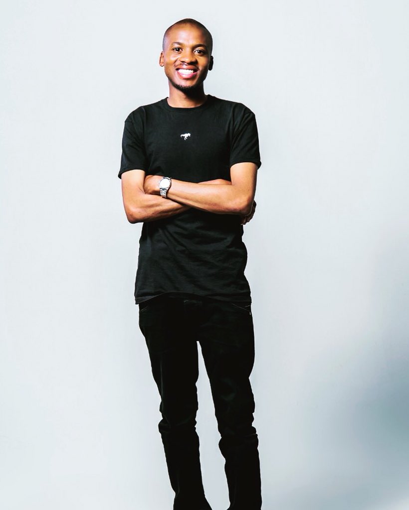 TheOfficialRhee's tweet photo. I’m kickstarting your weekend today on @metrofmsa mixing at 11:20am *TheBridge
At 14:45 mixing on @sowetotv then at 17:40 on @motswedingfm #RushHourMixWithRhee https://t.co/RpFRSggB5u