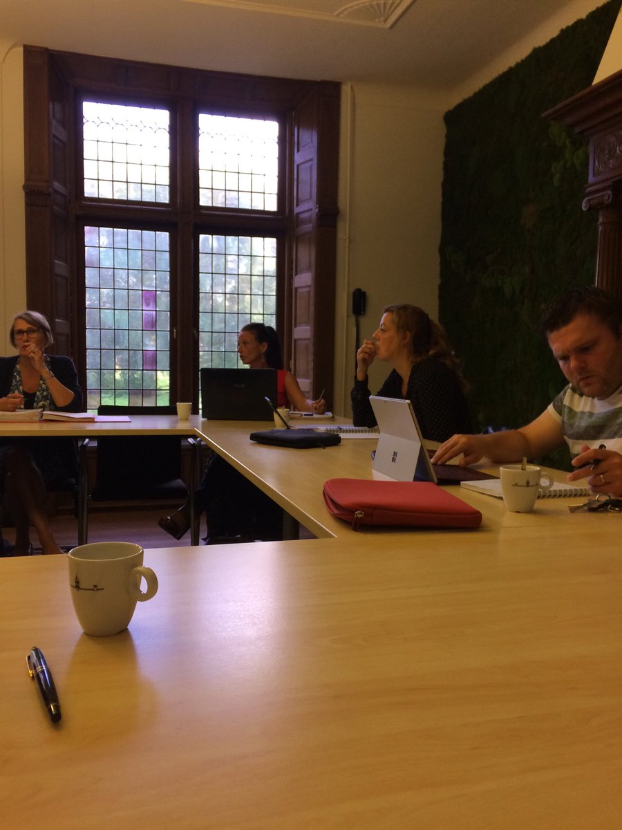 jwbdx's tweet photo. Bestuur #Ppink in gesprek over #beroepsregister #pedagogisch medewerker. https://t.co/MZDy7lW0MO