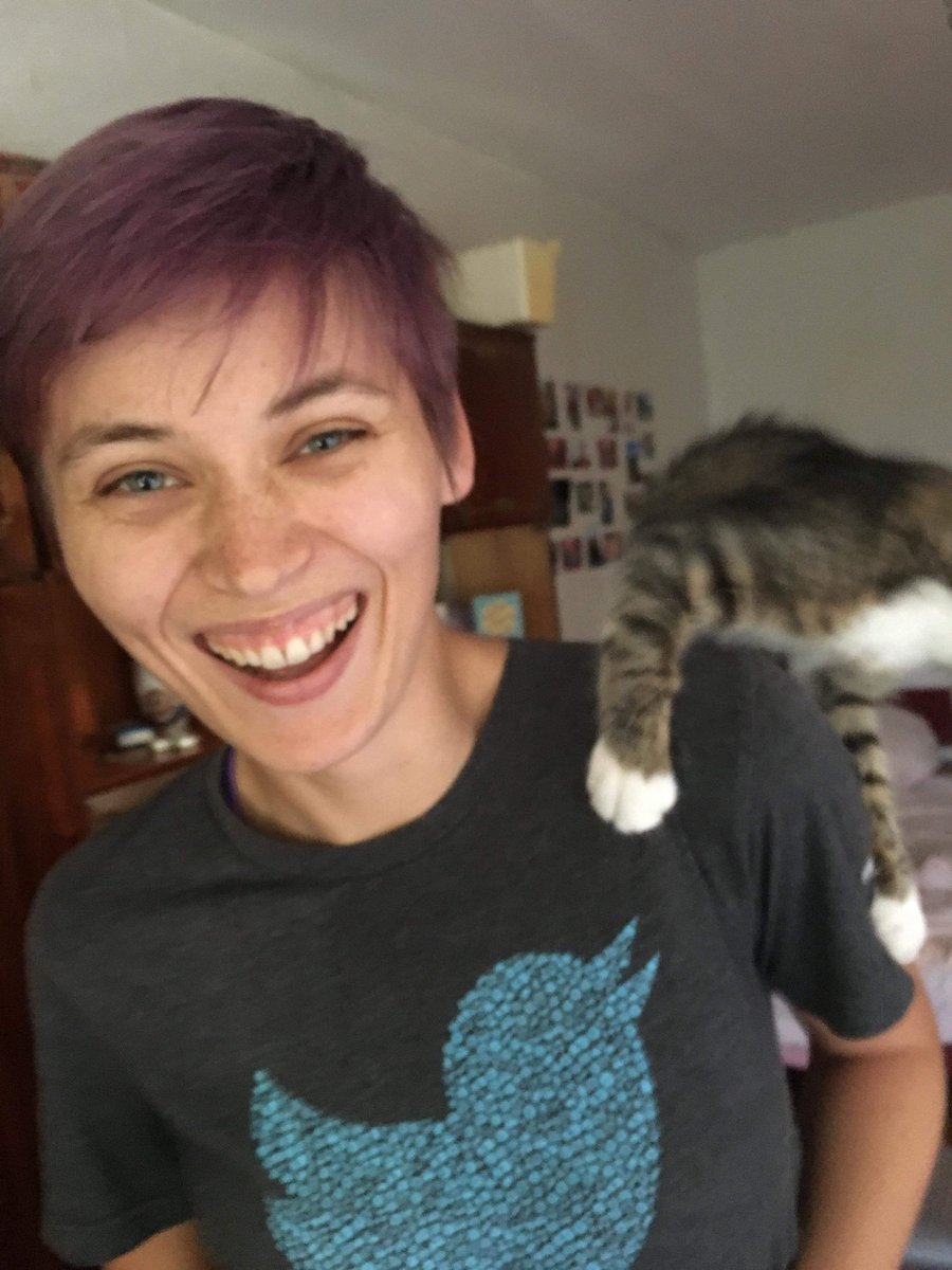 ifosli's tweet photo. I tried to make friends with a cat... (but she liked my backpack better) https://t.co/fjhoLmwWsO