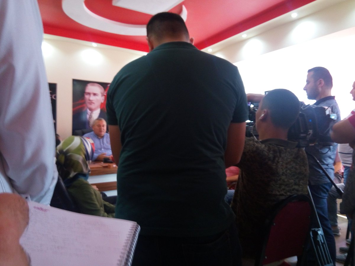 Tlin99320695's tweet photo. Bizim fındık 1 dolar geri düştü diyen sayın vekilimiz fındık için sizi yarın 14 de Altınordu cumhuriyet meydanında fındık mitingine bekliyor https://t.co/nWdK57wZUi