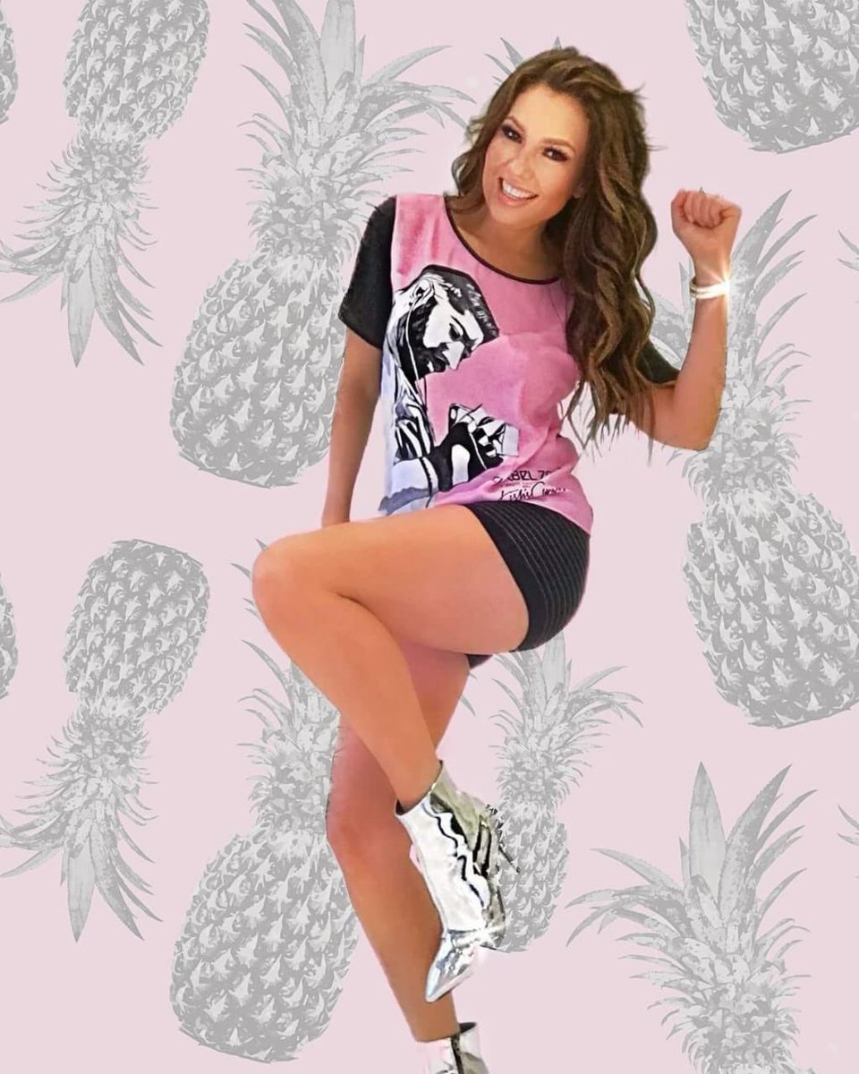 kishscanvas's tweet photo. #flashbackfriday superstar Thalia rocking a customised version of our Charbel Zoé x Kish’s Canvas Tee! Are you guys loving Thalia’s new hit #MeOyenMeEscuchan ?!

https://t.co/VNWD0vypej

#Thalia #tshirts #NewMusic #fashion  #womensfashion #style #menstyle #fashionblogger #artists https://t.co/bSwHazI8sv