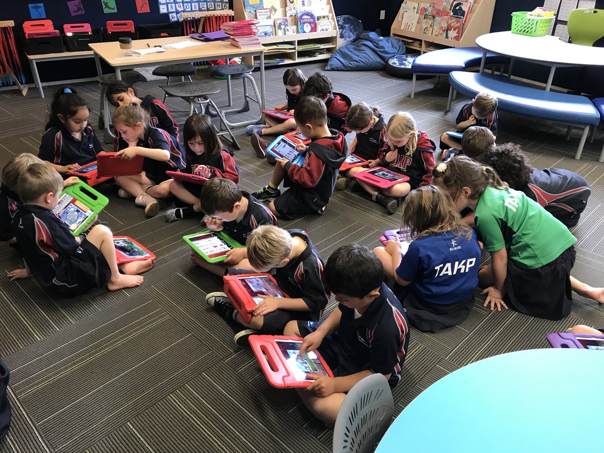 hopkins_charlzh's tweet image. I love this photo 😍 Our little learners experimenting and helping each other with Puppet Pals #futureanimators #takp #EveryoneCanCreate @treenakorzelius