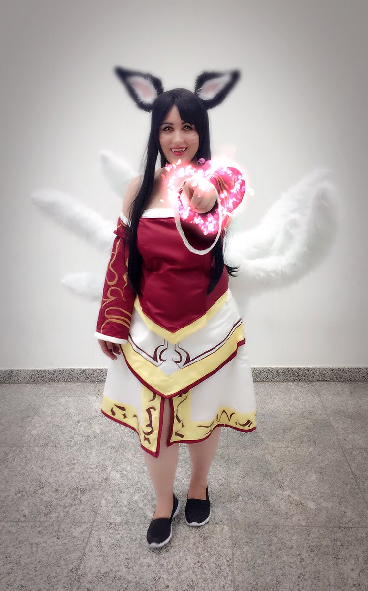 Yonah_Cosplay's tweet photo. You are now charmed 😆💖
.
.
.
#gamescom #gamescom2018 #cosplay #wig #contactlenses #makeup #ahri #leagueoflegends #cosplayer https://t.co/MqnK65fjNq