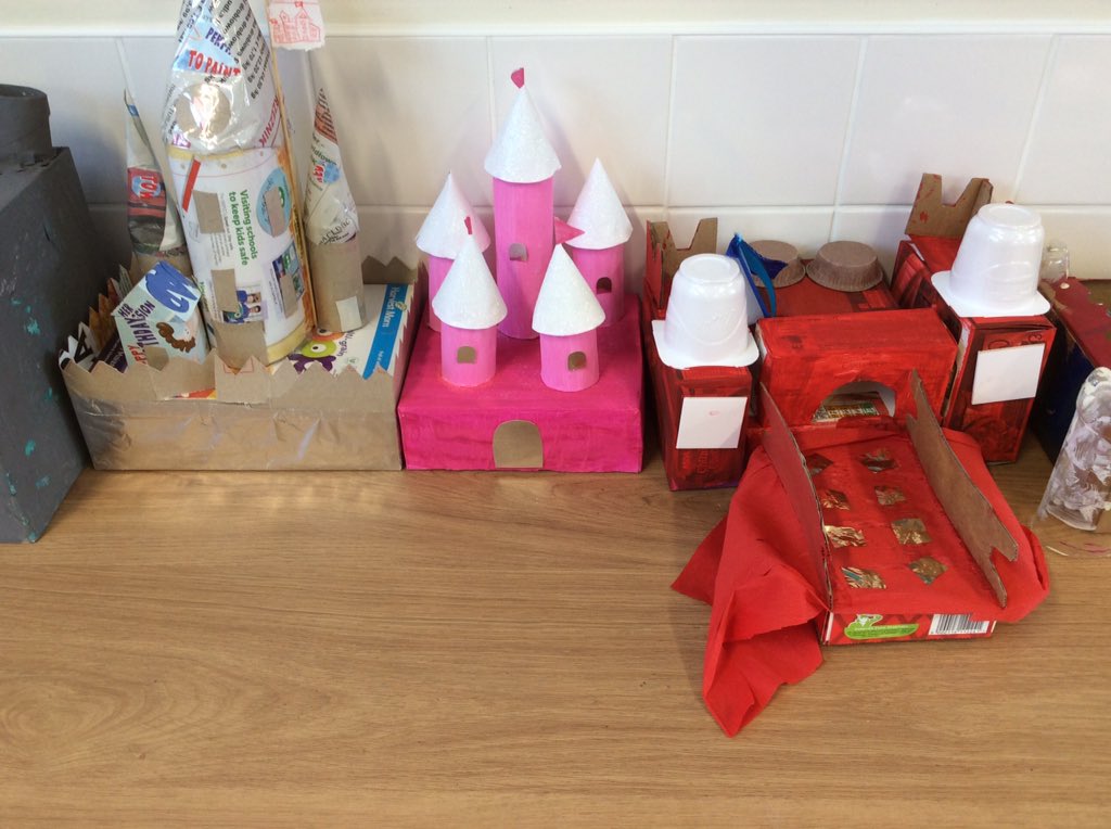 Wheeler_PS's tweet photo. Mrs Day is very impressed with the castles and dragons that the children in Humber have made over the summer. Well done! π #wheelerprimary #hcatschool https://t.co/3L2x0liMxZ