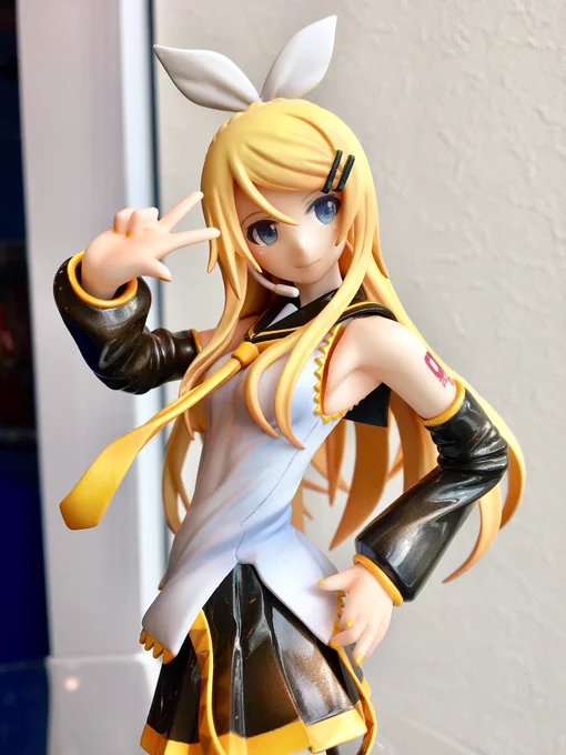 FREEingさんにお邪魔して大人リンフィギュア監修してきました!!!びっくりするほど可愛い!!!!!もう少ししたら予約が開始されるらしいです。よろしくお願いします👍 