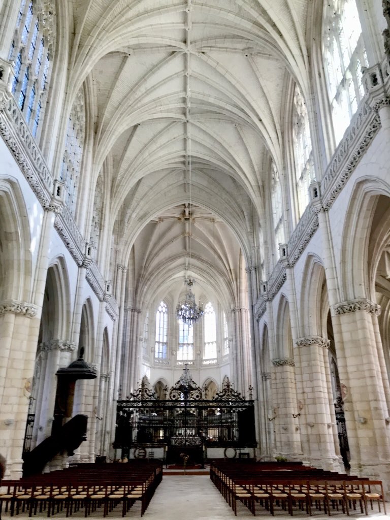 AntoineleGentil's tweet photo. Revenir du Tribunal d’Instance d’#Abbeville avec le retour du beau temps, passer par #SaintRiquier, s’arrêter et en recevoir plein les yeux #pauseplaisir https://t.co/2T1zRZEXhK