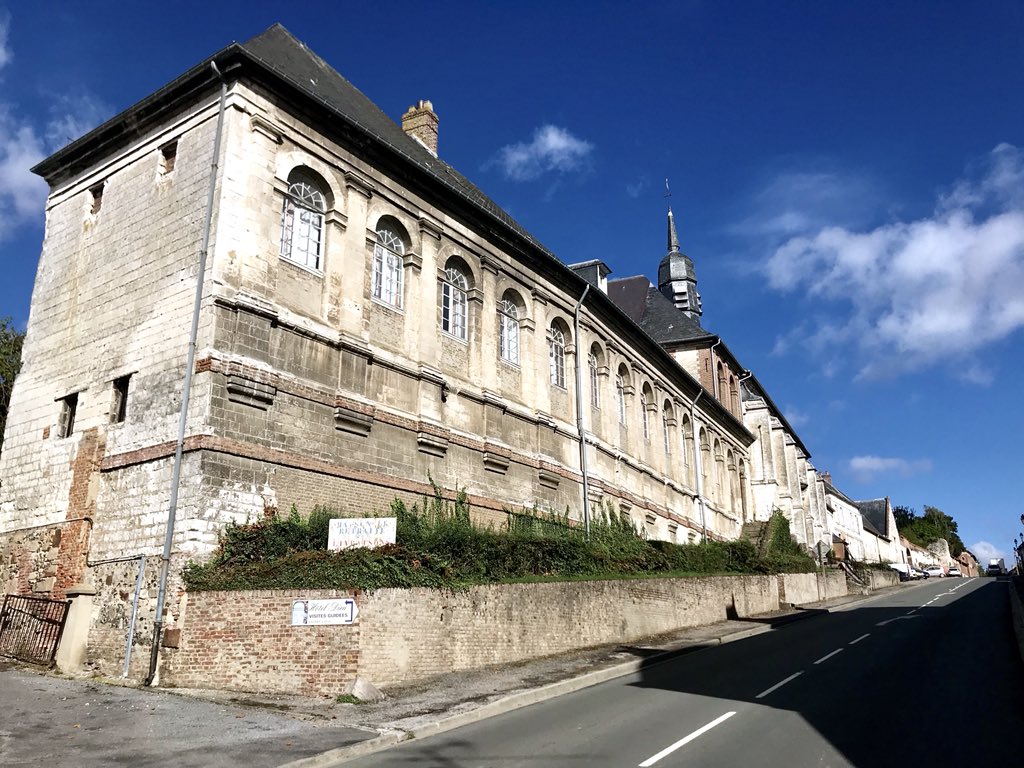 AntoineleGentil's tweet photo. Revenir du Tribunal d’Instance d’#Abbeville avec le retour du beau temps, passer par #SaintRiquier, s’arrêter et en recevoir plein les yeux #pauseplaisir https://t.co/2T1zRZEXhK