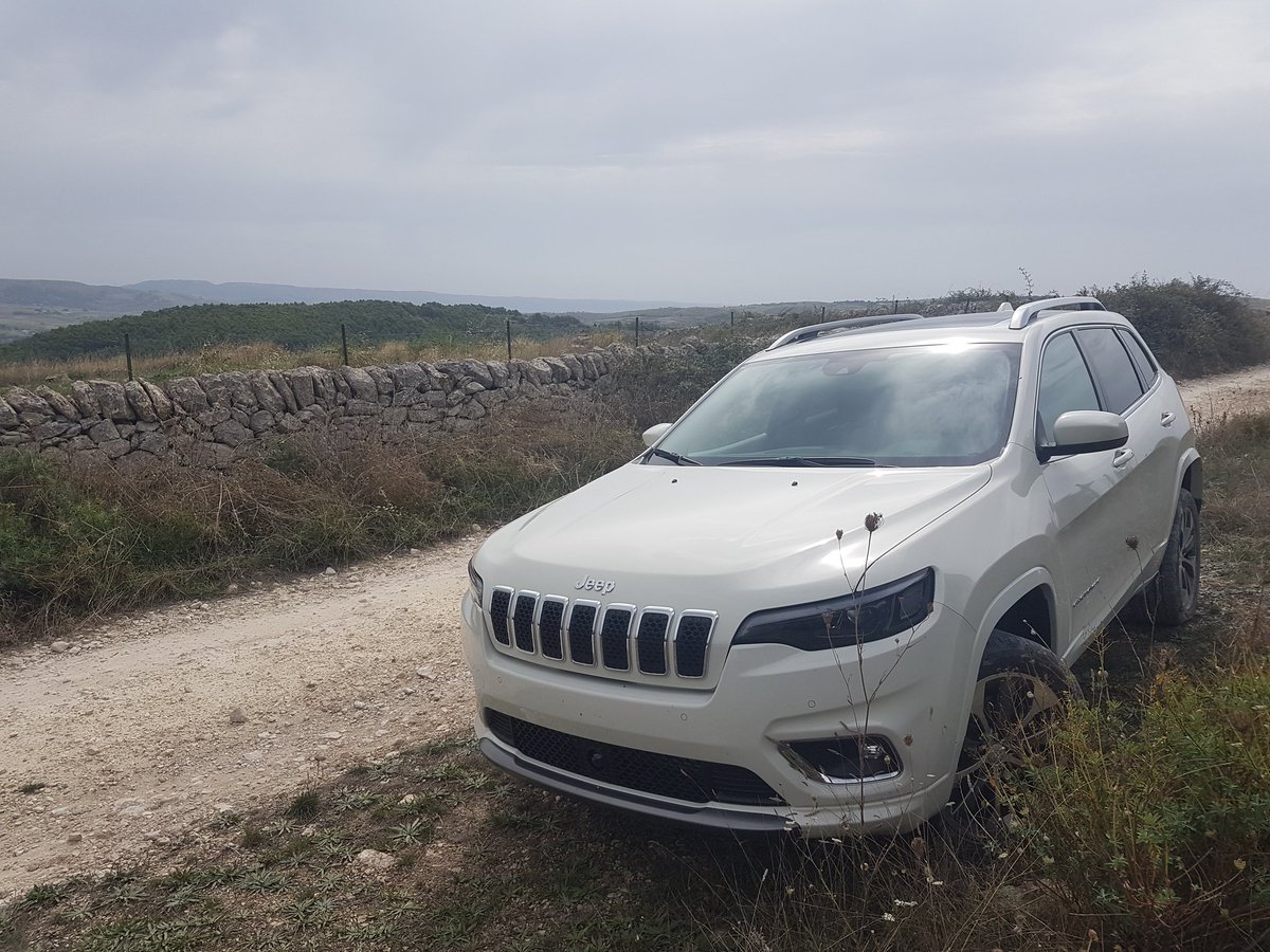 MttRbnsn's tweet photo. Some off-roading today in the @Jeep_UK #Cherokee #Overland.
#itsgripped #itssorted https://t.co/FsNMNCf7gc