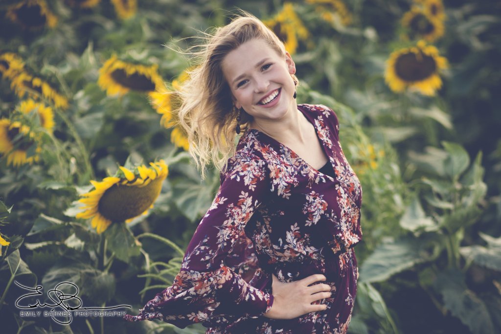 EmJBarnes75's tweet photo. Abby Senior 2019 – Kansas Photographer – Senior Photographer https://t.co/PfYEC6I4l6 https://t.co/oofVjbX9Wj