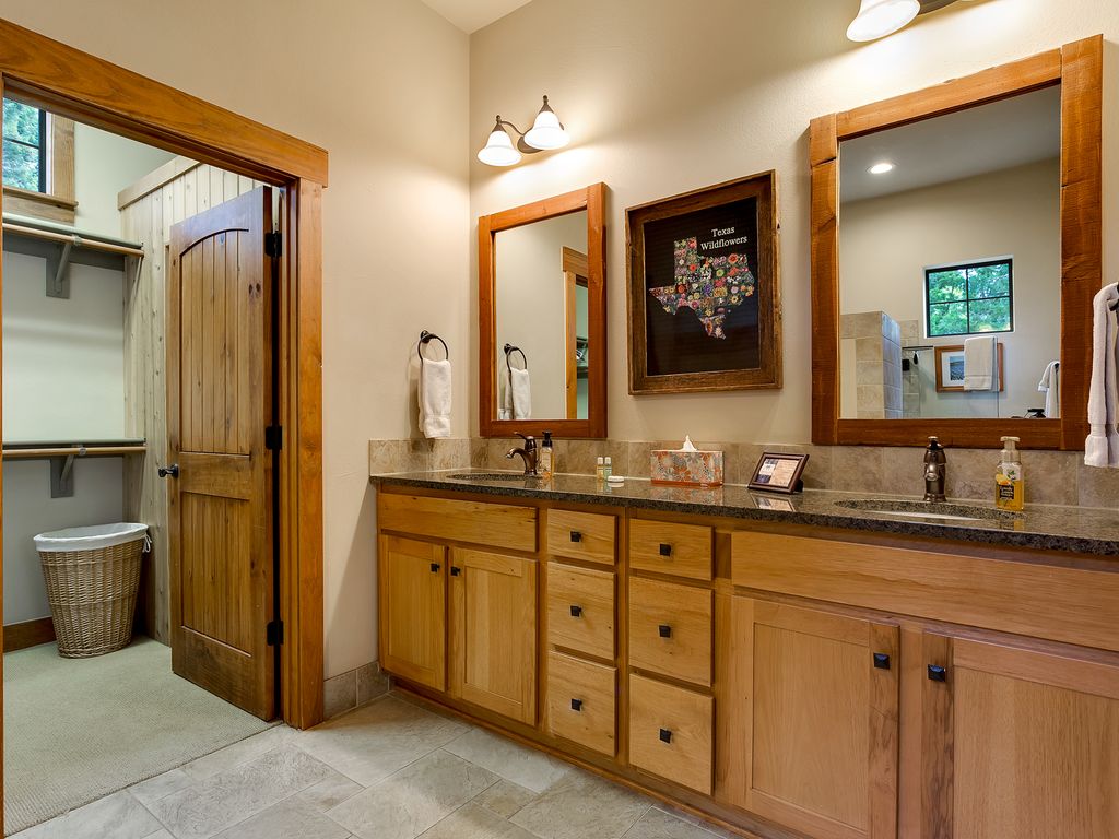 CottageHollow's tweet photo. All Hollows #facilities are private and free to our guests. Enjoy #wildlife, #streams, #waterfalls and #limestone cliffs as you walk. The views at the #resort of #LakeTravis and the #TexasHill Country are stunning. https://t.co/yw89qnHcug https://t.co/XID6E9LelF
