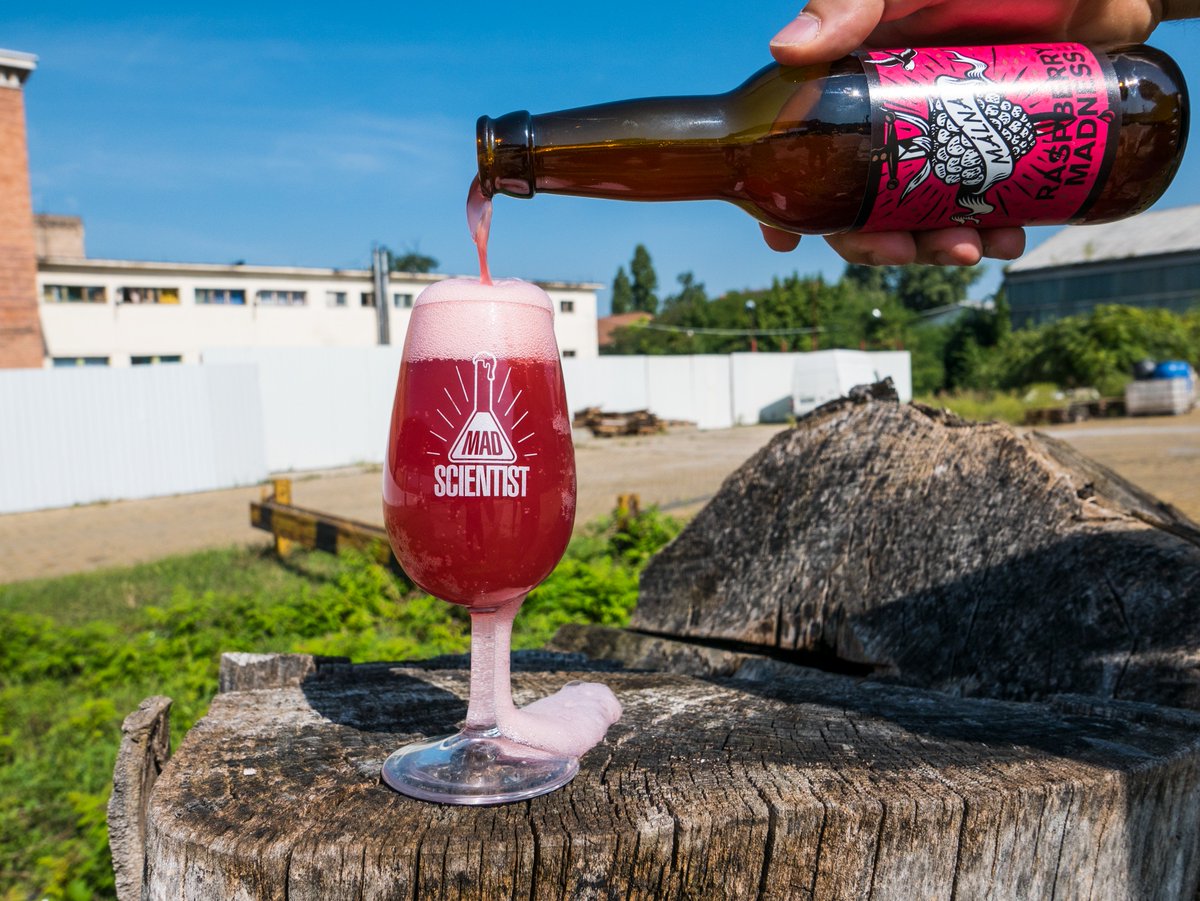 madscientisthun's tweet photo. Raspberry Madness ❤️❤️❤️ Raspberry Smoothie Berlin Weisse - The labels are finally here for this beauty... "Too bad" it's probably gonna be sold out within a week, so we won't be able to have this on tap for @bpbeerweek #kr4ft #kraft #sörfesztivál! #followthescientist https://t.co/tOZOaRwKSN