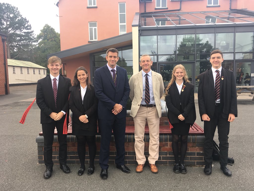 OldBirkonianSoc's tweet photo. An impressive start to #obweekend as we welcomed retired Royal Marines Brigadier OB Ian Huntley (65-79) who presented the first Sixth Form lecture of the year with a lively and thought provoking talk on ‘How [not] to be a bad leader’. @BirkenheadSchl @Birkenhead_Head https://t.co/cbZq8b52Sx