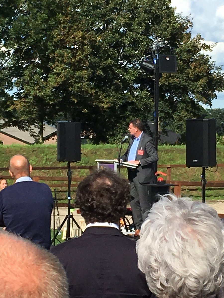 Aeres opent Hippisch Centrum in Kootwijkerbroek. Directeur Gertwim de Haas: ‘Nederlandse paardensector is top. Grote verantwoordelijkheid om daar mensen voor op te leiden’.