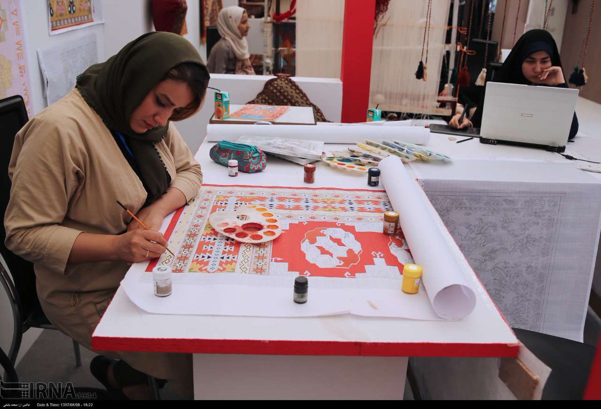 LesPersanes's tweet photo. Le #tapis persan est 1 élément essentiel dans la vie de chaque Iranien. Considéré comme l’art national, les secrets de fabrication sont transmis de génération en génération. Aujourd'hui, le tapis est devenu une industrie à part entière en Iran.
https://t.co/J0de7vmoLU https://t.co/1KFRMyHb7e