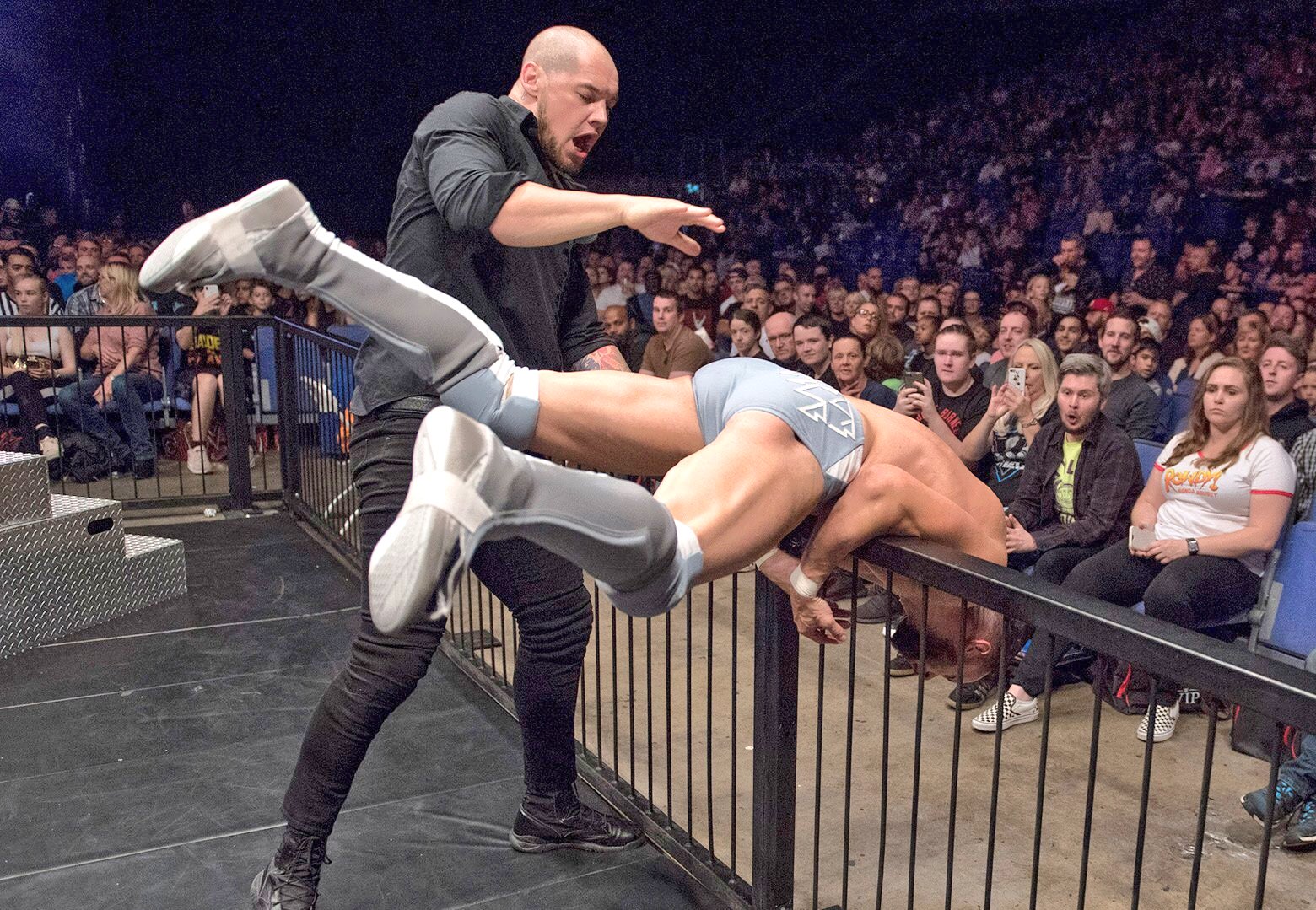 Dmf4sd3VAAAFTHp.jpg:large