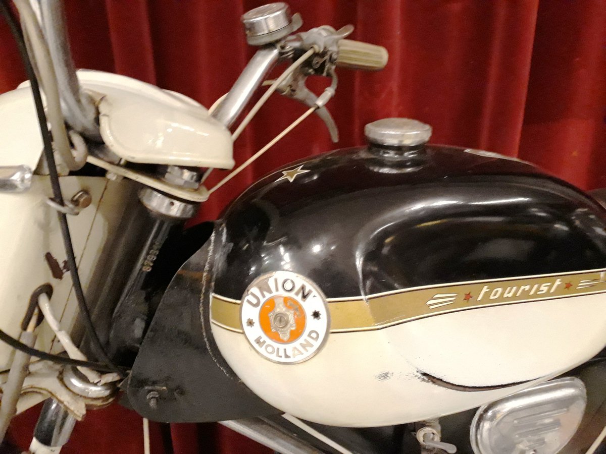 ambachtenmuseum's tweet photo. Sneak peek...: druk bezig met de opbouw van de brommer expo 'mijn broer had er ook zo één'. Met diverse modellen uit de jaren '50, '60 en '70.
#kreidler #union #solex #berini #sparta #simplex #mobilette #kaptein https://t.co/MVJAtSko6P