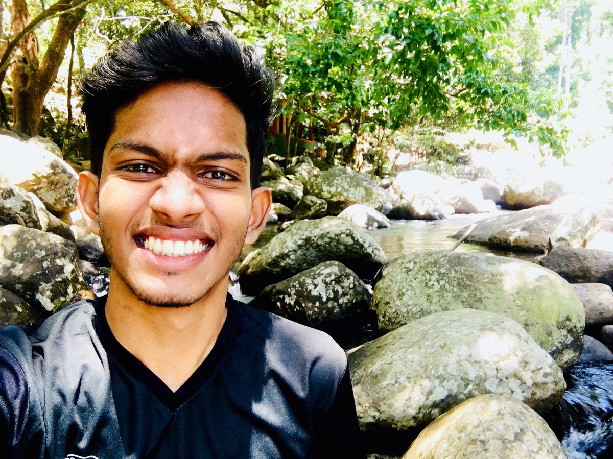 VasuYasas's tweet photo. #freakface #onedaytour 🍃 https://t.co/sxeWI6UsNE