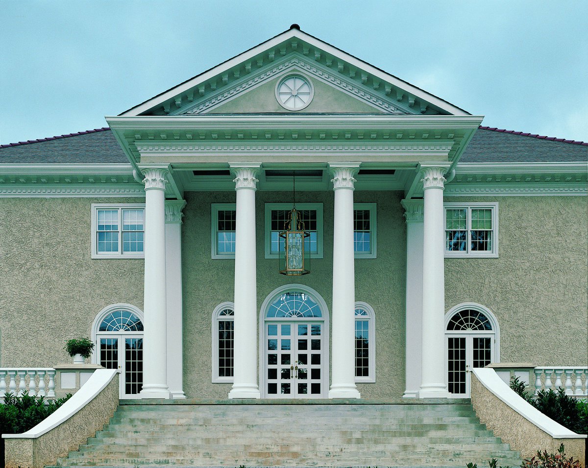 1800Columns's tweet image. This residence in Georgia features our Tower of the Winds #capitals atop colossal #columns and coordinating #pilasters. Dentil molding and an eye-catching light fixture complete this grand entrance. 
📷Mike McKelvey 

#ClassicalArchitecture #DailyArchitecture #ExteriorEnvy